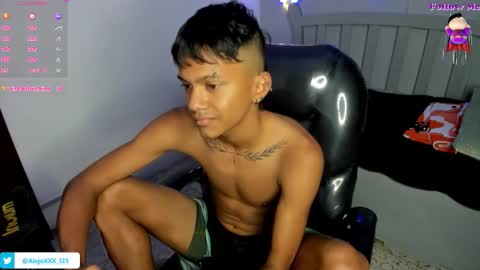 Snapshot of loistwink_1 chatting on November 29, 2025, 1:52 am LOUIS online show from November 29, 2025, 1:52 am