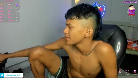 Snapshot of loistwink_1 chatting on November 30, 2025, 4:49 am LOUIS online show from November 30, 2025, 4:49 am