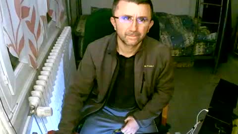 lokoum39 online show from December 3, 2024, 6:28 pm