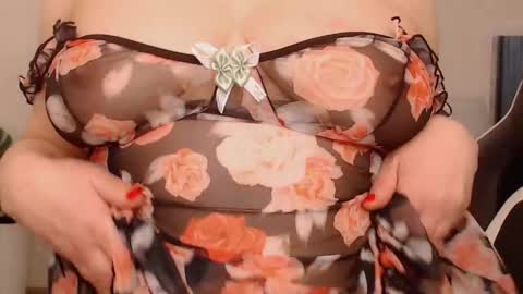  Lola  online show from November 17, 2025, 5:57 am