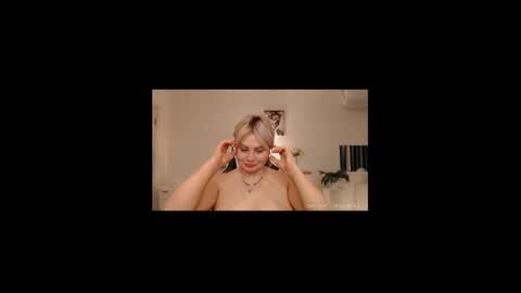  Lola  online show from April 23, 2026, 5:41 am