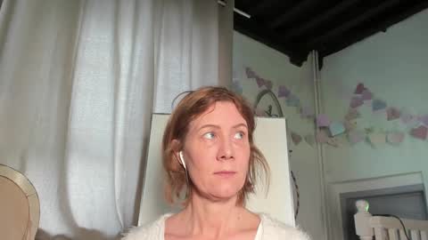 lola_belgium online show from February 16, 2025, 1:05 pm