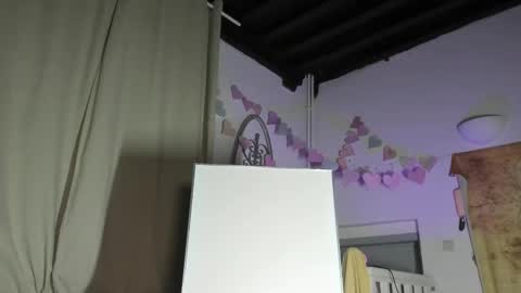 lola_belgium online show from March 6, 2025, 6:48 pm