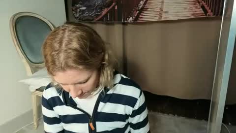 lola_belgium online show from April 27, 2026, 4:27 pm