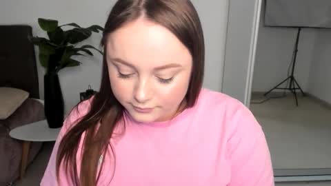 lola_berry22 online show from May 17, 2026, 3:08 pm