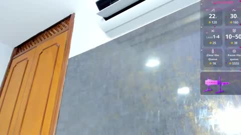 lola online show from February 15, 2025, 11:28 am