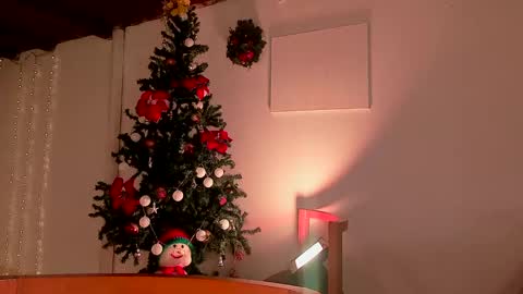 Snapshot of lola_cocks chatting on December 19, 2024, 1:28 am mara online show from December 19, 2024, 1:28 am