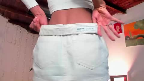 Snapshot of lola_cocks chatting on March 3, 2025, 9:48 pm mara online show from March 3, 2025, 9:48 pm