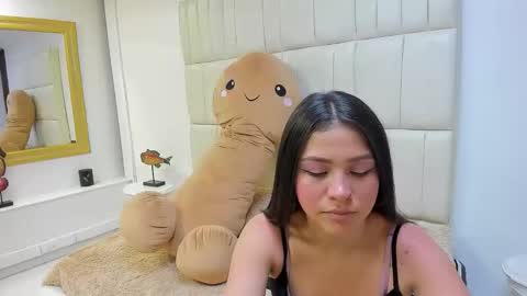 Lola  online show from November 23, 2025, 7:24 pm