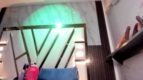 Lola online show from December 2, 2025, 11:37 am