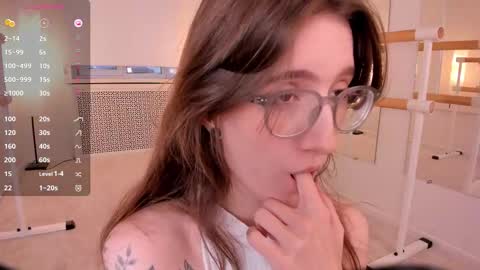 Lola online show from October 11, 2025, 5:17 am