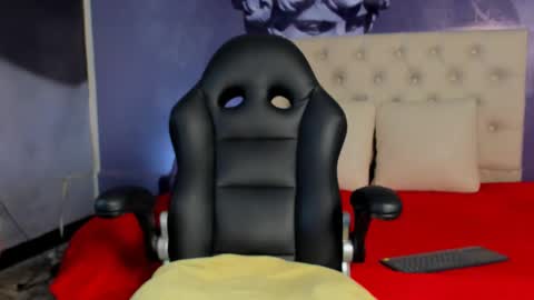 lola red online show from February 15, 2025, 8:01 pm