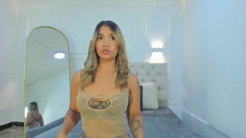 lola red online show from April 6, 2026, 7:26 pm