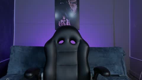 lola red online show from April 23, 2026, 7:16 pm