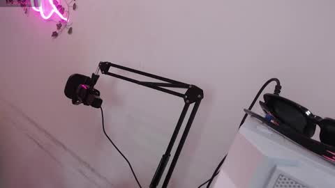 Snapshot of lola_star_ chatting on June 1, 2026, 1:57 pm Lola online show from June 1, 2026, 1:57 pm