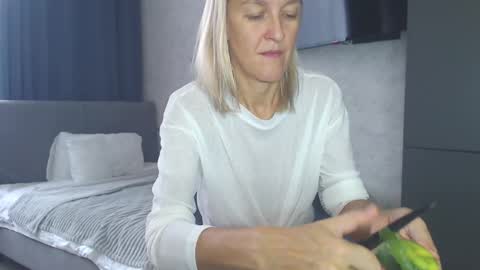 Lola online show from October 6, 2025, 6:44 am