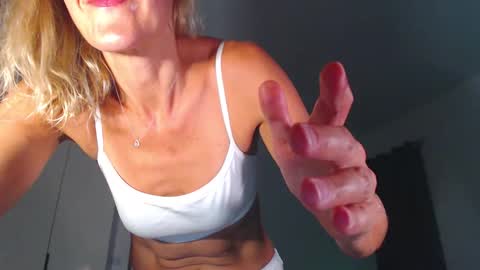 Lola online show from February 15, 2026, 1:41 pm