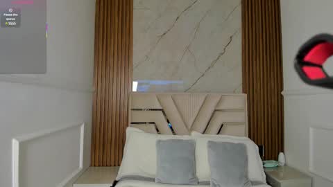 Lola Angel online show from March 4, 2025, 7:43 pm