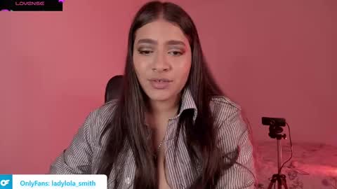 lolaasmith_21 online show from February 14, 2025, 1:02 am