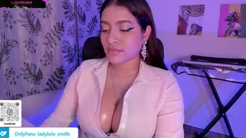 lolaasmith_21 online show from March 7, 2025, 3:51 am