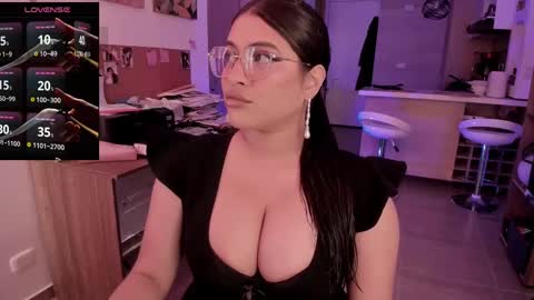 lolaasmith_21 online show from September 11, 2025, 8:42 pm