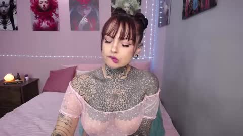 Lola online show from September 28, 2025, 7:30 pm