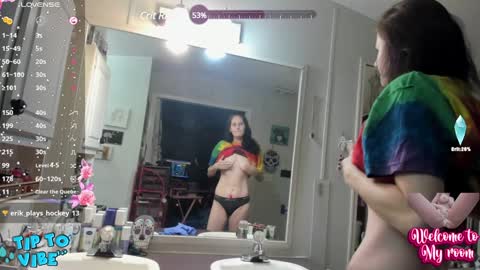 Snapshot of lolabunny9 chatting on December 2, 2024, 3:47 pm Lola online show from December 2, 2024, 3:47 pm