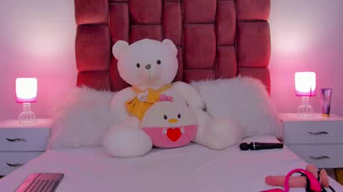 Snapshot of lolacoper chatting on December 20, 2024, 12:30 am LolaCoper online show from December 20, 2024, 12:30 am