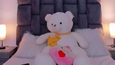 Snapshot of lolacoper chatting on January 15, 2025, 1:02 am LolaCoper online show from January 15, 2025, 1:02 am