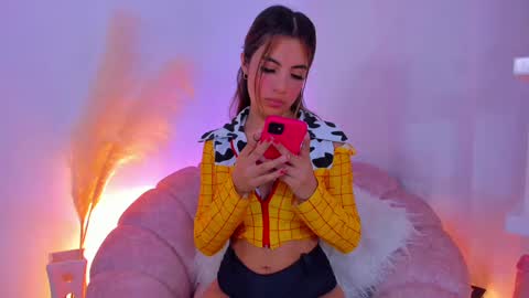 Snapshot of lolacoper chatting on February 17, 2025, 3:36 am LolaCoper online show from February 17, 2025, 3:36 am