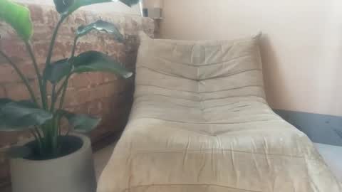 Frt Pr1ncess online show from September 15, 2025, 7:52 am