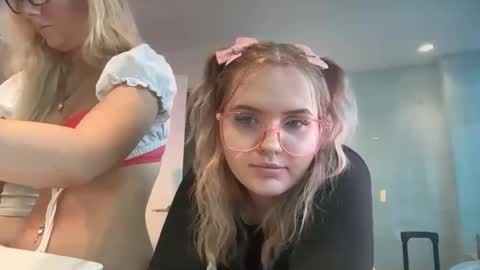 lolafae12 online show from March 12, 2026, 7:09 pm