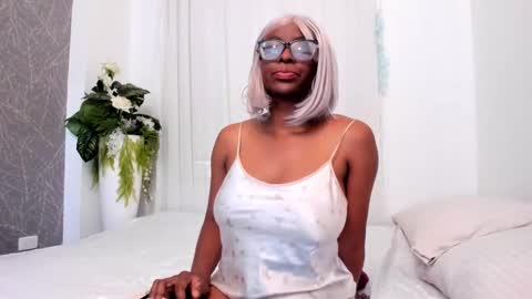 lola online show from September 18, 2025, 12:51 pm