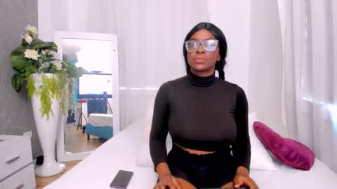 lola online show from September 23, 2025, 12:52 pm