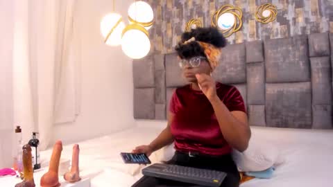 lola online show from October 5, 2025, 4:22 am