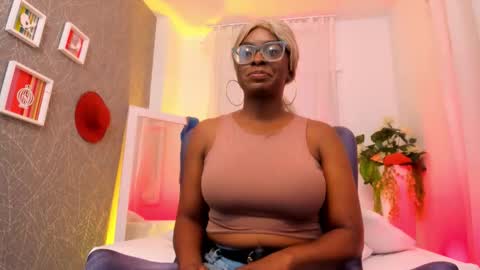 lola online show from October 21, 2025, 12:44 am