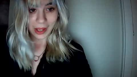 Lola Lixx online show from April 4, 2026, 5:10 pm