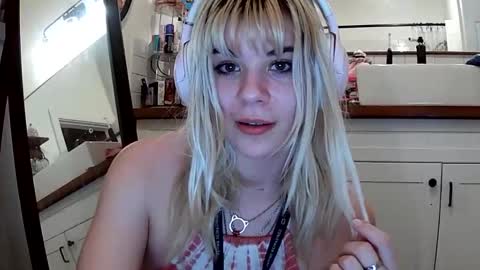 Lola Lixx online show from May 4, 2026, 11:06 am