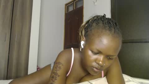 lolamia7 online show from March 9, 2025, 12:20 pm