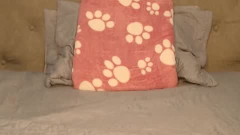 Lola online show from October 4, 2025, 10:30 pm