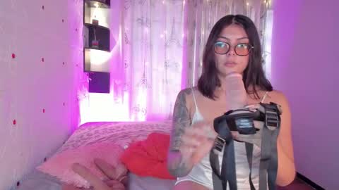 Lola online show from November 5, 2025, 11:54 am