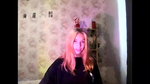 LollaLaKiss online show from September 22, 2025, 12:34 am