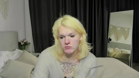 lollita online show from April 19, 2026, 5:51 am