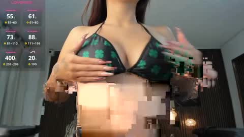 lolly18_ online show from April 21, 2026, 8:12 pm