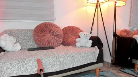 Lolly  online show from April 4, 2026, 1:37 am