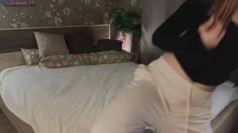 lolly_kittyy online show from December 5, 2025, 4:47 pm