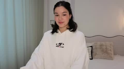 lolly_turner online show from May 24, 2026, 4:39 am
