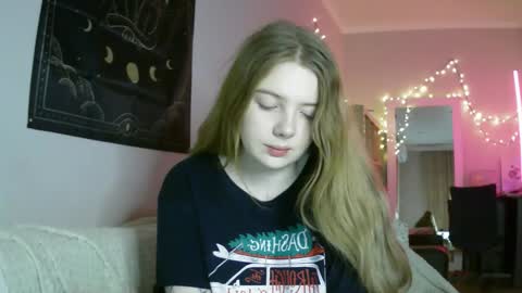 Lilly online show from December 25, 2024, 2:02 pm