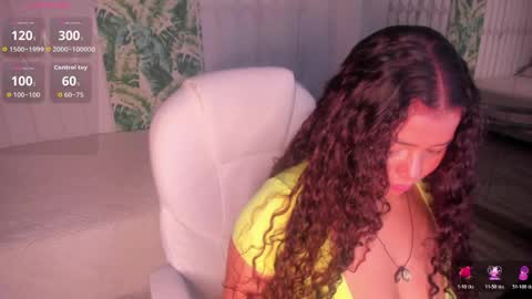 loly_marce online show from April 23, 2026, 8:33 pm