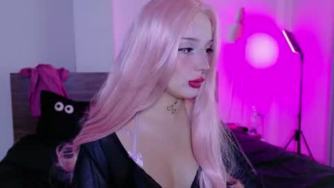 Snapshot of lolykari chatting on June 10, 2026, 7:51 am Kari online show from June 10, 2026, 7:51 am